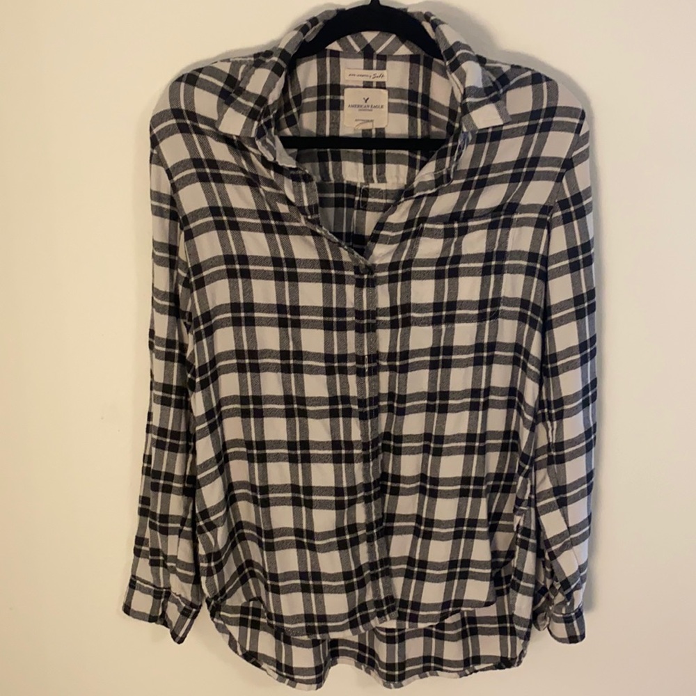 American eagle boyfriend fit white and black flannel (size medium)